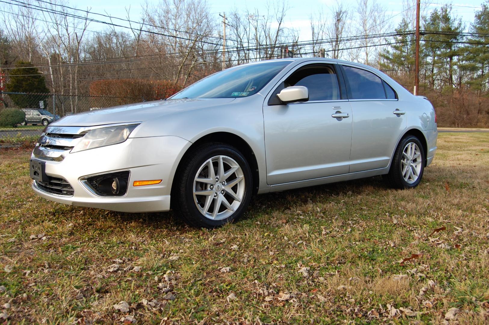 2012 Silver /Black Leather Ford Fusion SEL (3FAHP0JG2CR) with an 3.0L V6 DOHC 24V engine, Automatic transmission, located at 6528 Lower York Road, New Hope, PA, 18938, (215) 862-9555, 40.358707, -74.977882 - Here we have a very nice Ford Fusion SEL with a 3.0L V6 putting power to the front wheels via an automatic transmission. The interior offers black leather, keyless entry, remote start, heated front seats, dual climate controls, AM/FM/CD/AUX/SIRIUS radio, power sunroof, cruise control, tilt steering - Photo#0